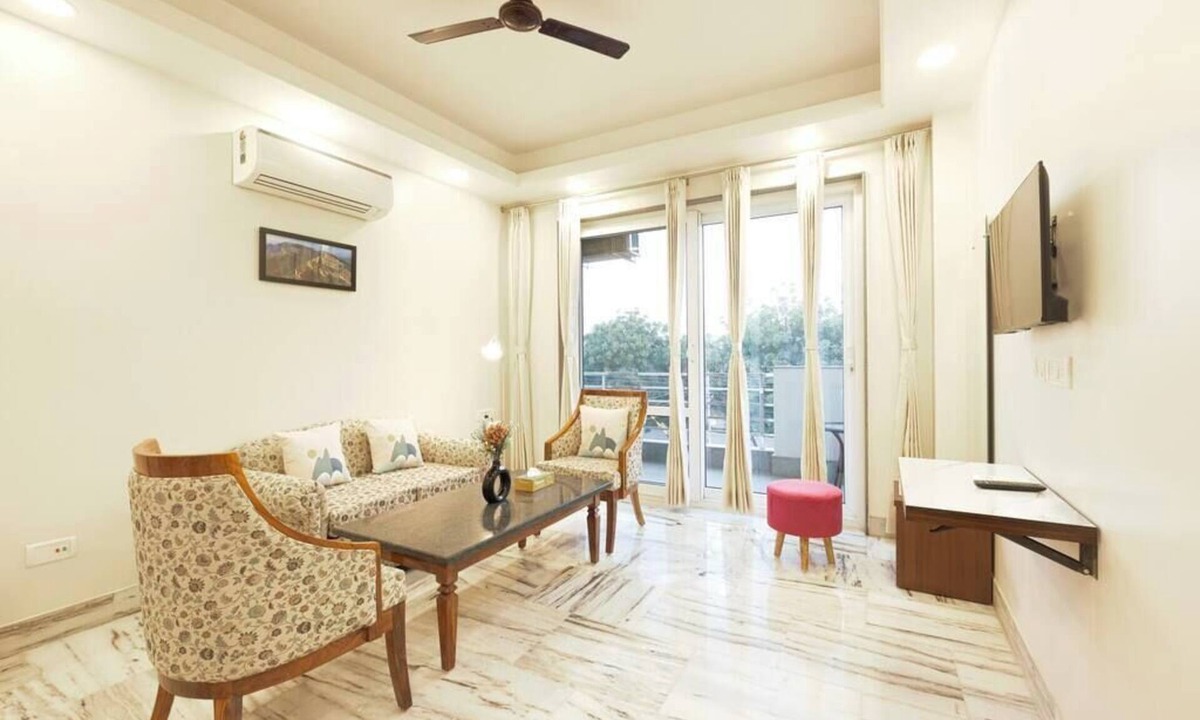 Sushant Lok Apartment | Urban Retreat - Stylish, Ideal for Long Stays