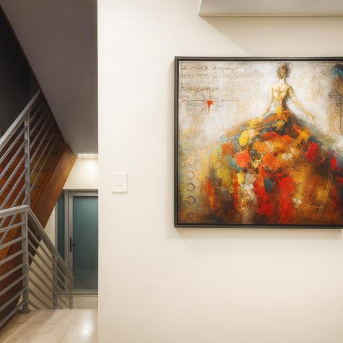Hurstville House | Urban Silver Haven Sleek stay - 1 Min to Station With TV projector Game space and high speed internet - Shared bathroom with ONLY ONE other room