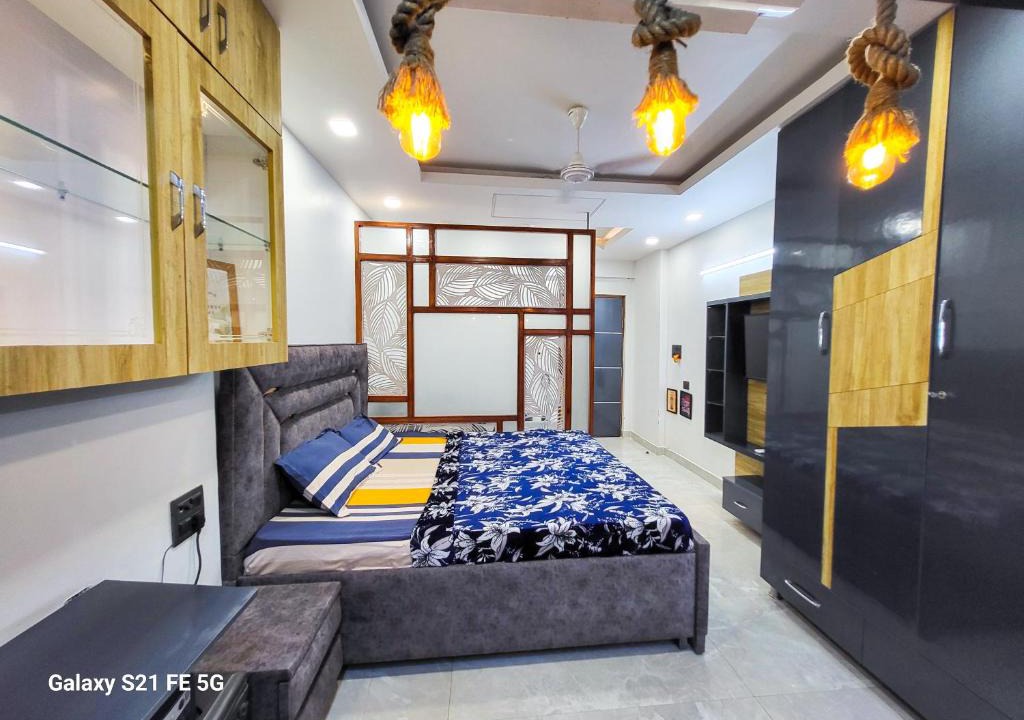 New Delhi Apartment | VacationBuddy Superb Furnished Studio Apartment 720 in West Delhi