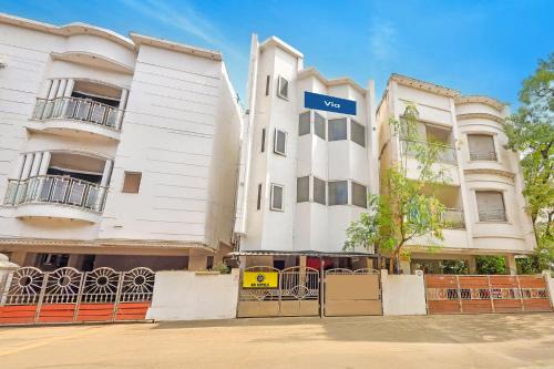 Nanganallur Hotel | Via KR