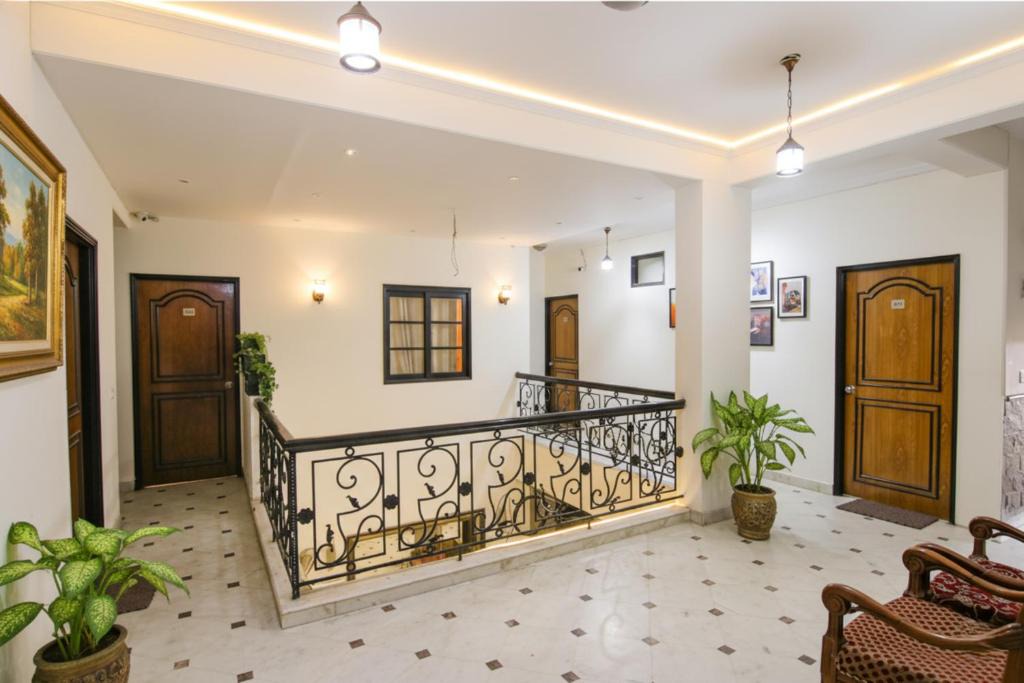 DLF Phase 3 Hotel | Via Singh Suite