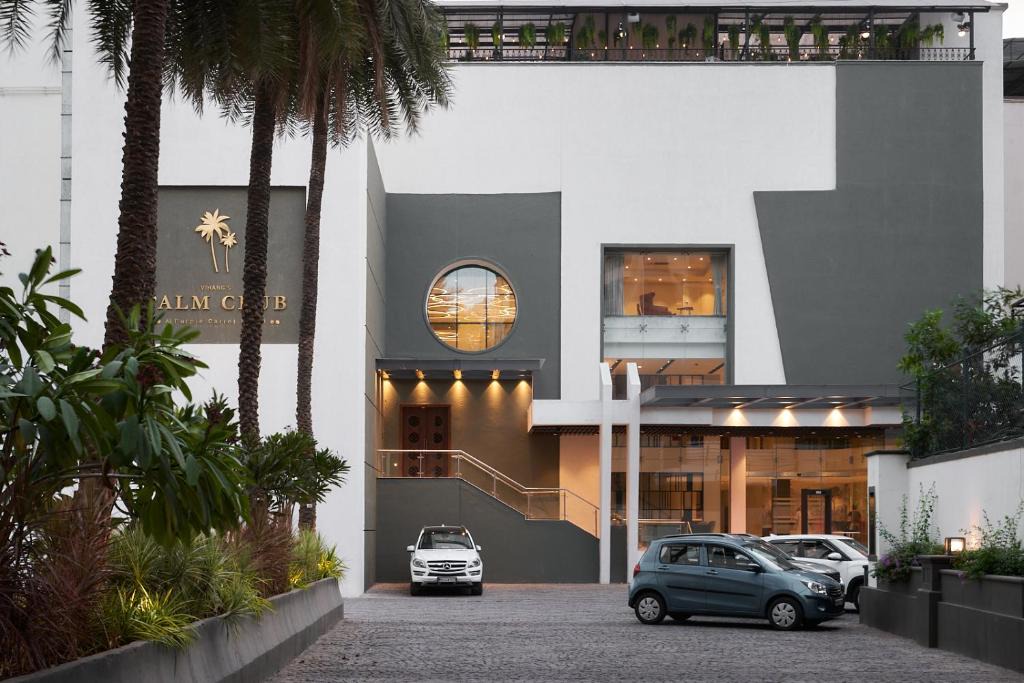 Thane West Hotel | Vihang's Palm Club - Vaccinated Team