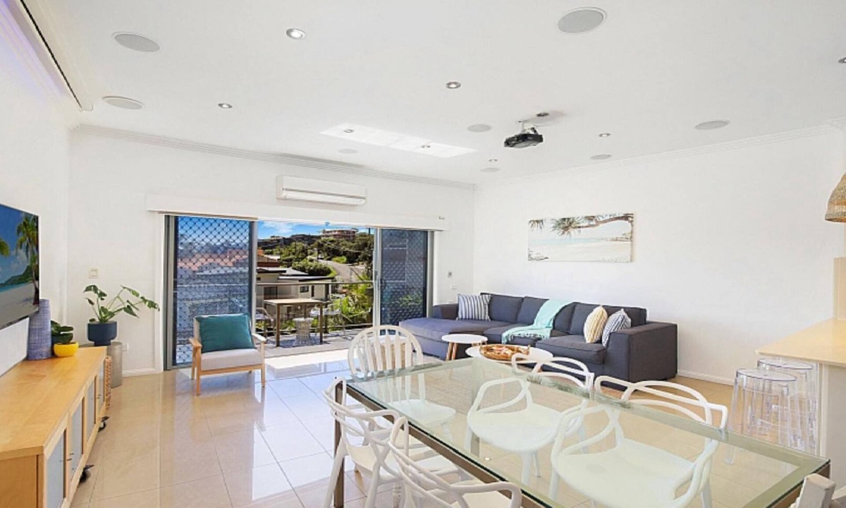 Terrigal House | VILA AZUL | Short walk to beach , WIFI | Accom Holidays