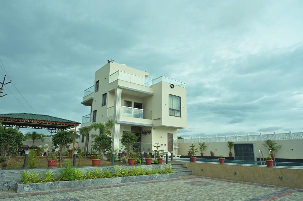 Chikalwas Villa | Villa Le Village