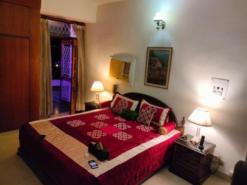 Saket Apartment | Vintage apartment Quite Breezy Terrace two bedroom apartment with WiFi