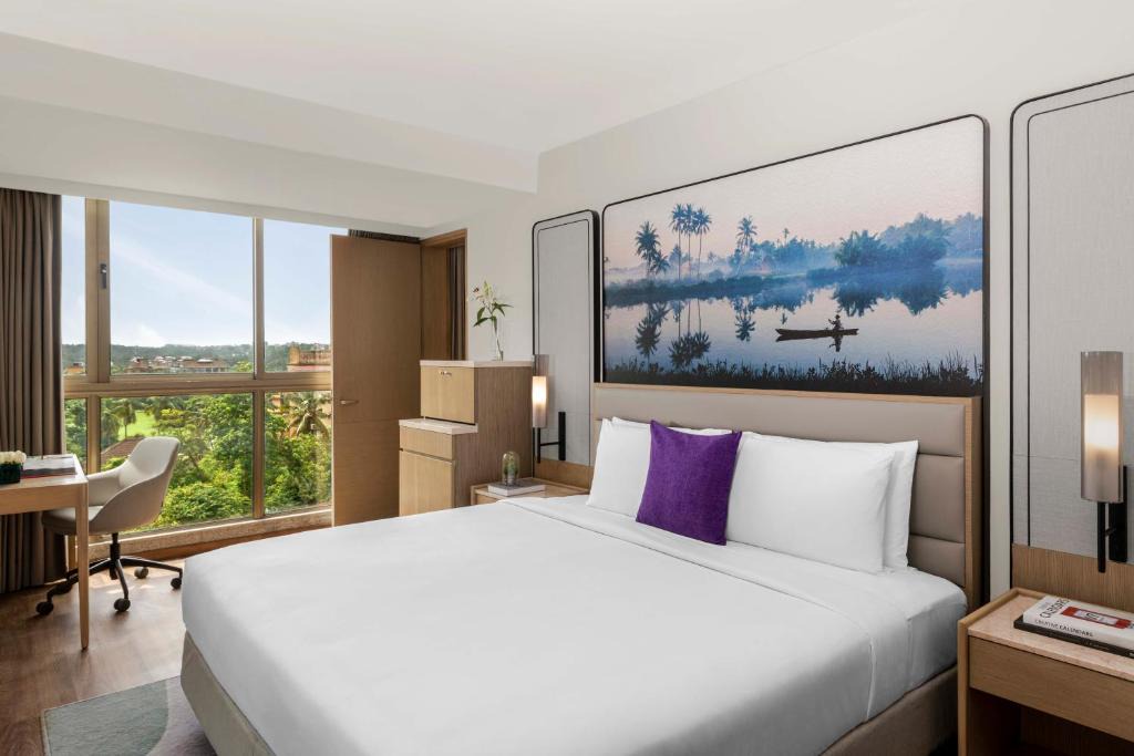 Caranzalem Hotel | Vivanta Goa, Miramar