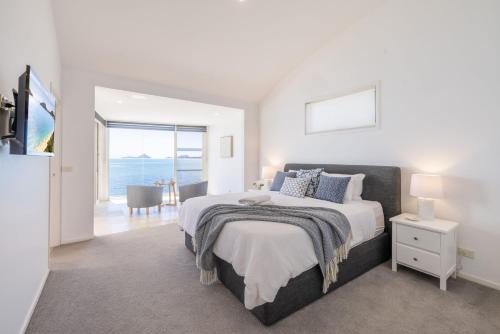Salamander Bay House | Wanda Beach Waterfront , 161 Soldiers Point Rd - waterfront, air con, linen, Wi-Fi