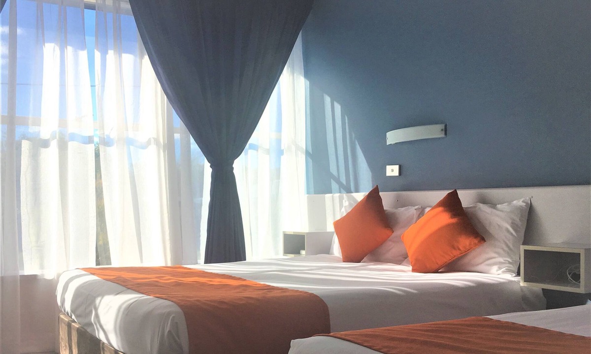 Lutana Hotel | Waterfront Lodge Motel