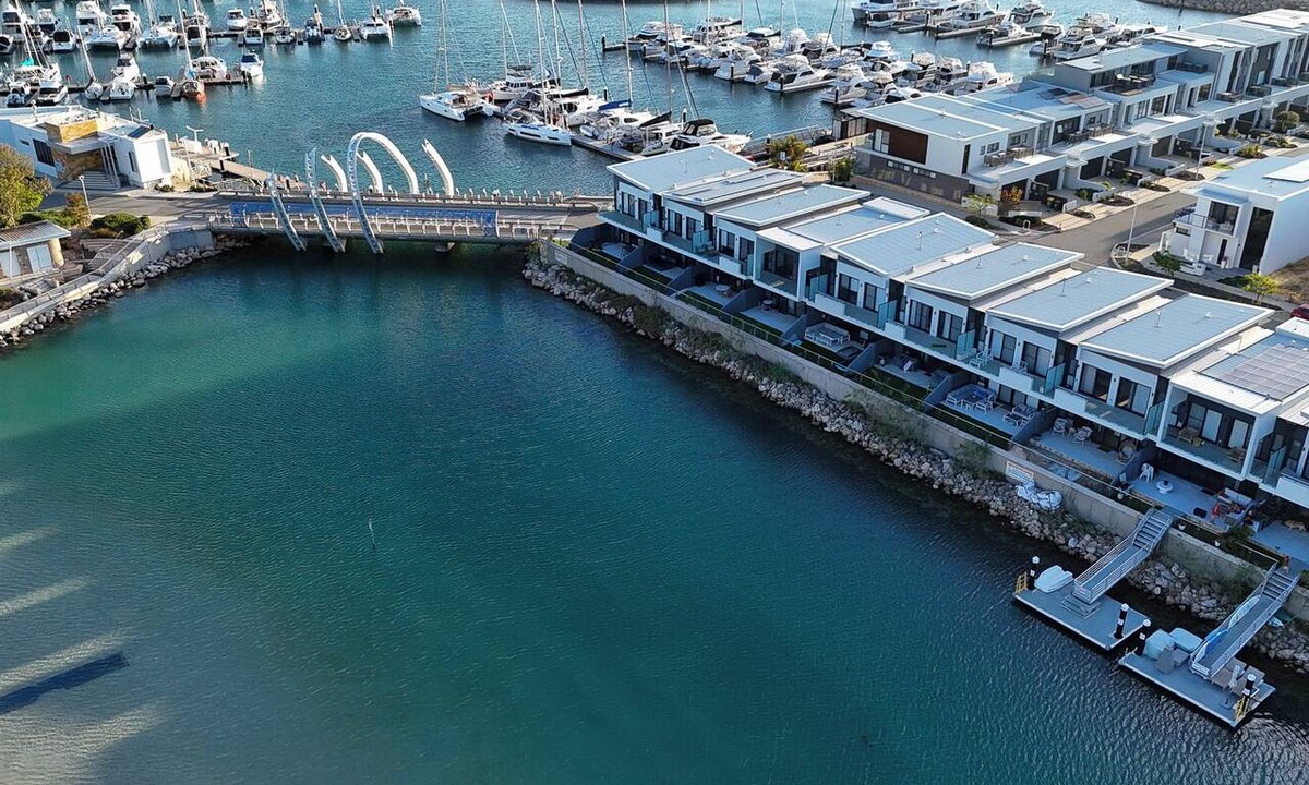 North Coogee House | Waterfront Retreat-North Coogee, beachfront,Sauna, family friendly, Fremantle