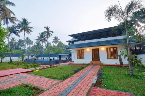 Mararikulam Villa | Waves and Shores Pool Beach Villa