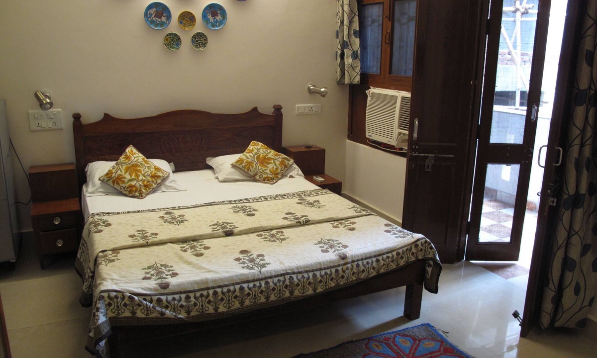 Panch Batti House | Well Appointed Room near Hathroi Fort