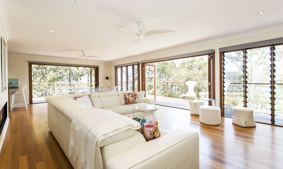 Whale Beach House | Whale Beach Modern 4 bedroom, 4 bath secluded home, ocean views in bush setting.