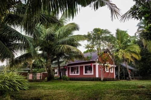 Kumbalam Villa | Whispering Backwater Escape by Samrajyam Group