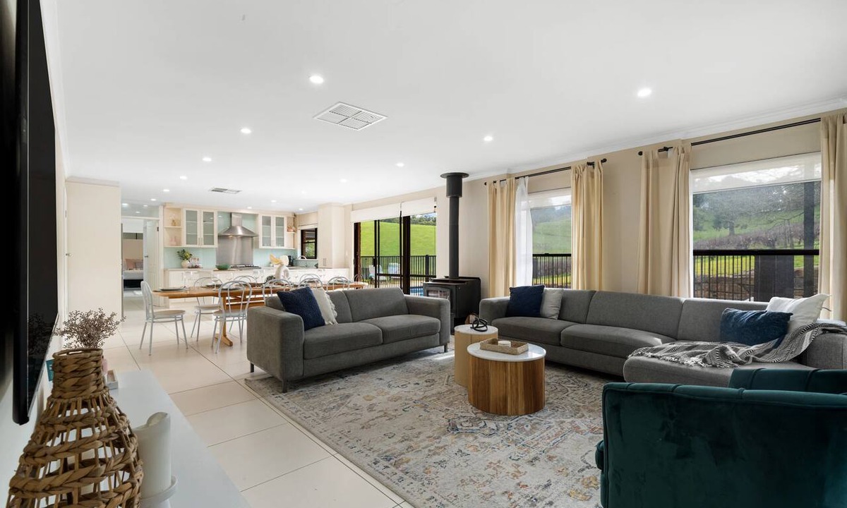 Balhannah House | Whispering Vines Scenic Country Retreat with Pool