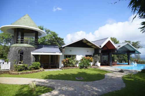 Kadadhe House | White Castle