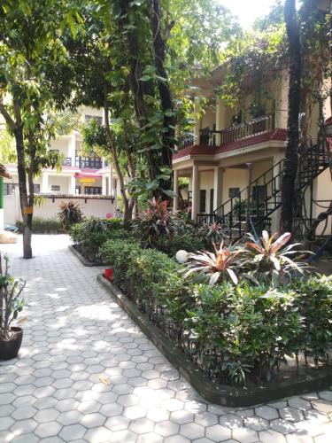 Sauraha House | Wild Horizons Guest House