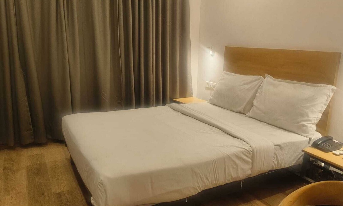 Dewas Hotel | Wishotel Xpress Hotel GK Inn
