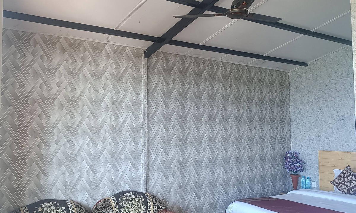 Amritpur Cottage | Wonderful cottage with WiFi in Naukuchiatal with lake and mountain view