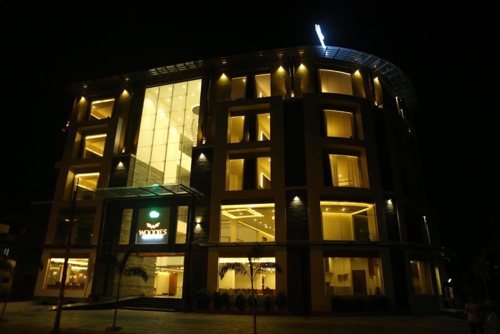 Kozhikode Hotel | Woodies Bleisure Hotel