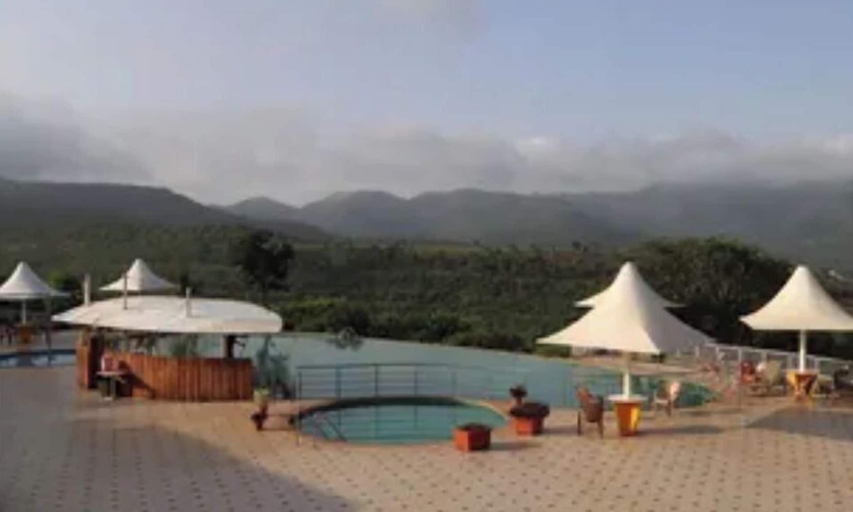 Hadapsar Villa | Woods Villa Retreat - Suite 02