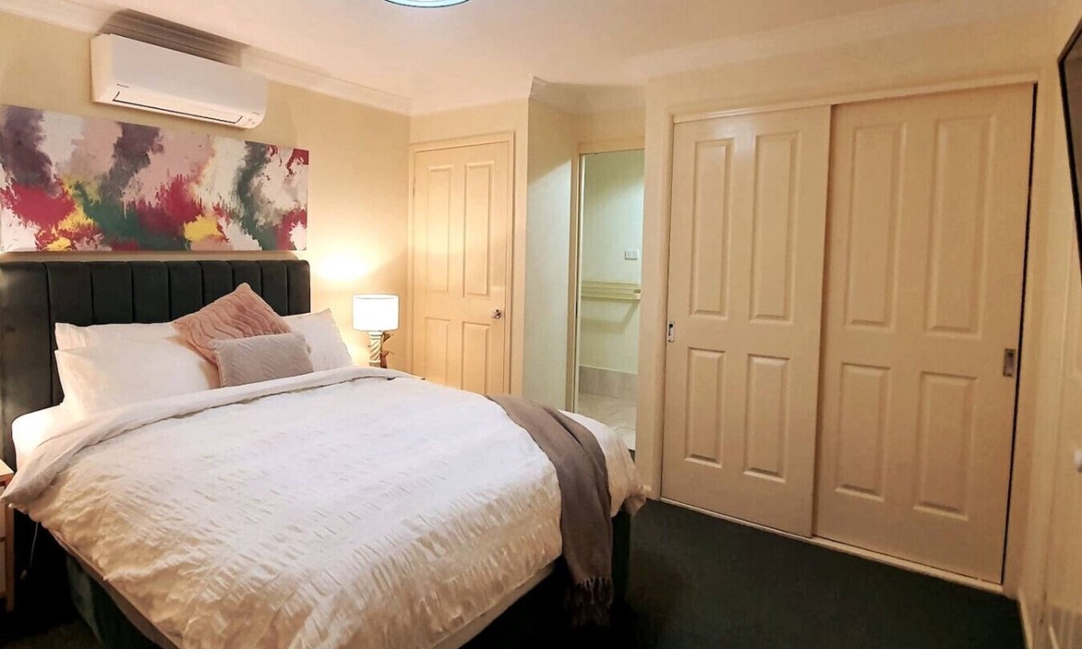 Worrigee House | Worrigee house 3 mins walk to grocery & hospital