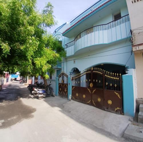 Madurai House | Yavarum Kelir - 3 Bedroom Family Stay Villa