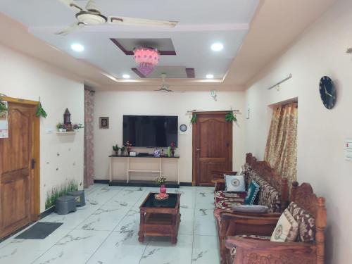 Bhimavaram Apartment | Yerramsetti Vaari Homestay, Full 3BHK, AC Rooms , Kitchen Access Self Cooking
