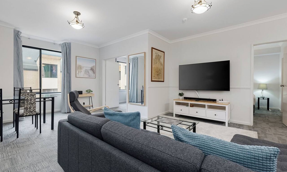 East Perth Apartment | Your East Perth Haven awaits! Walk to Optus Stadium, Crown Perth and the CBD. Enjoy iconic Swan River walks, vibrant Claisebrook Cove for coffee and dining and super easy city access with the free CAT bus (20mins).