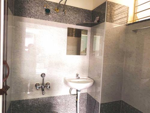Lakshminarayana Pura Hotel | Z Express Arena