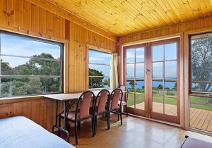 98 Ocean Parade - Rustic Log Cabin in Dalmeny