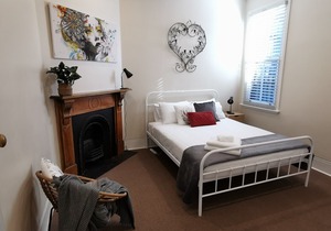 🌟🌟🌟Cute, Quaint & Comfy Home Close to the City!🌟🌟🌟