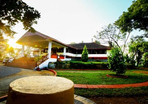 Deluxe Double Room In British Bungalow