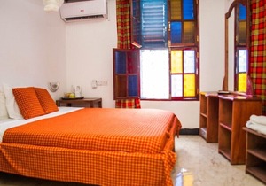 Featuring free WiFi, Rooftop Cafe ,close to ferry terminal & City attractions 2 in stone town