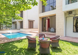 Greenwoods Eight by Vista Rooms