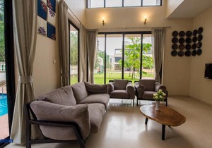 Greenwoods Ten by Vista Rooms