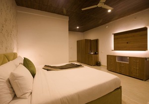 Oakwood 302 - Elegant Private Room With Balcony at Landour, Mussoorie