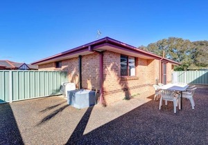 Villa 2 Peaceful Quiet and so close to the beach in Fingal Bay