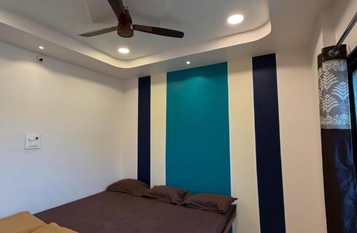 Tuljapur House | आईसाहेब भक्त निवास