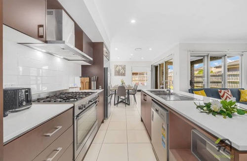 Schofields House | 五居 | 近Schofields站 直达悉尼大学 & Parramatta