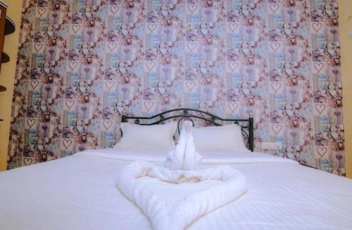 Fatona Apartment | 1 Bed Apartment Sleeps 2 - Pool Parking Balcony