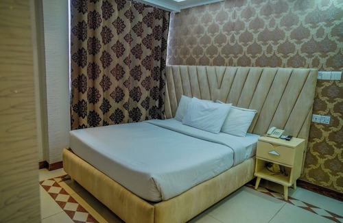 Uttara Hotel | 1-bedroom hotel in enchanting Dhaka with fitness room and AC