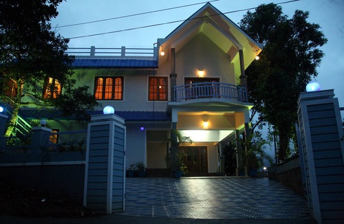 Anachal Bed & Breakfast | 1 Bedroom with Balcony Mountain View