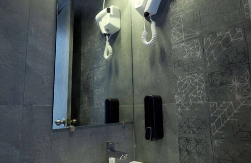 Mumbai Apartment | 1 BHK Suite (Gagal Home)