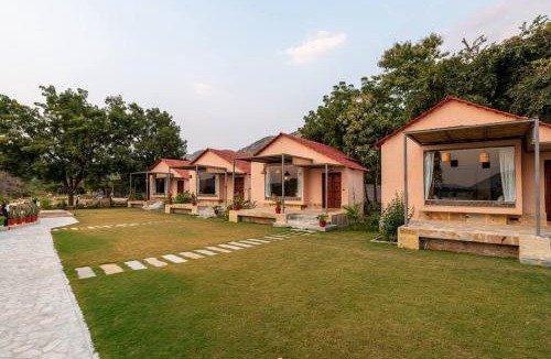 Udaipur House | 1 BR Cottage w Pool Lakes End