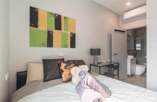 Surry Hills House | 1 Private Double Room in Sydney CBD Near Train UTS DarlingHar&ICC&Chinatown with ensuite - ROOM ONLY