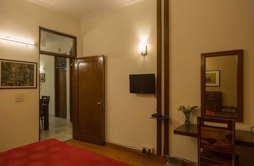 Kharera Bed & Breakfast | 1 Private Room In 3 Room Bnb In Hauz Khas in Center Delhi