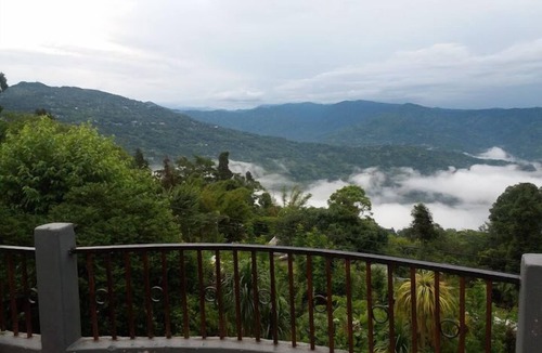 Turuk House | 1. The Atrium Park Kalimpong - Room with mountain sunrise view -Parking & wifi