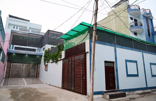 Faizabad House | 10 minutes from Ram Mandir! Family-sized home with Parking and Garden.
