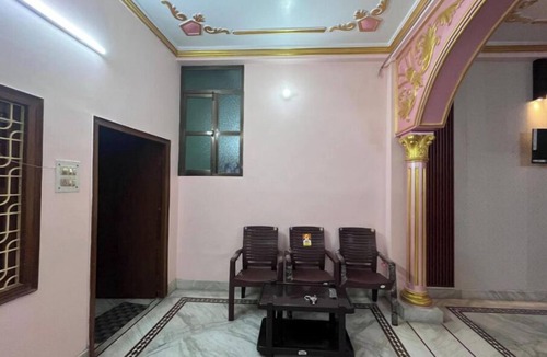 Varanasi Apartment | 100m from Ganges River & Dasashwamedh Ghat, 1-bedroom in Varanasi with AC, WiFi