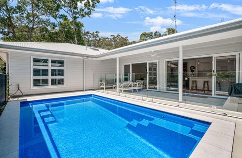 Rainbow Beach House | 11 Esprit Drive - Rainbow Shores. Swimming Pool - Wifi - Walk to beach